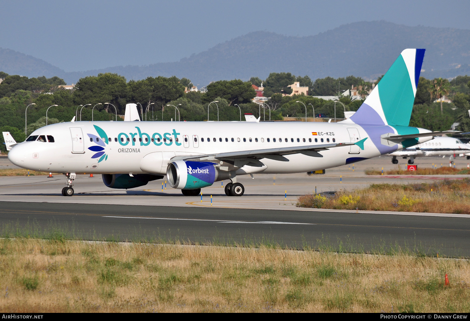 Aircraft Photo of EC-KZG | Airbus A320-214 | Orbest Orizonia Airlines | AirHistory.net #149808
