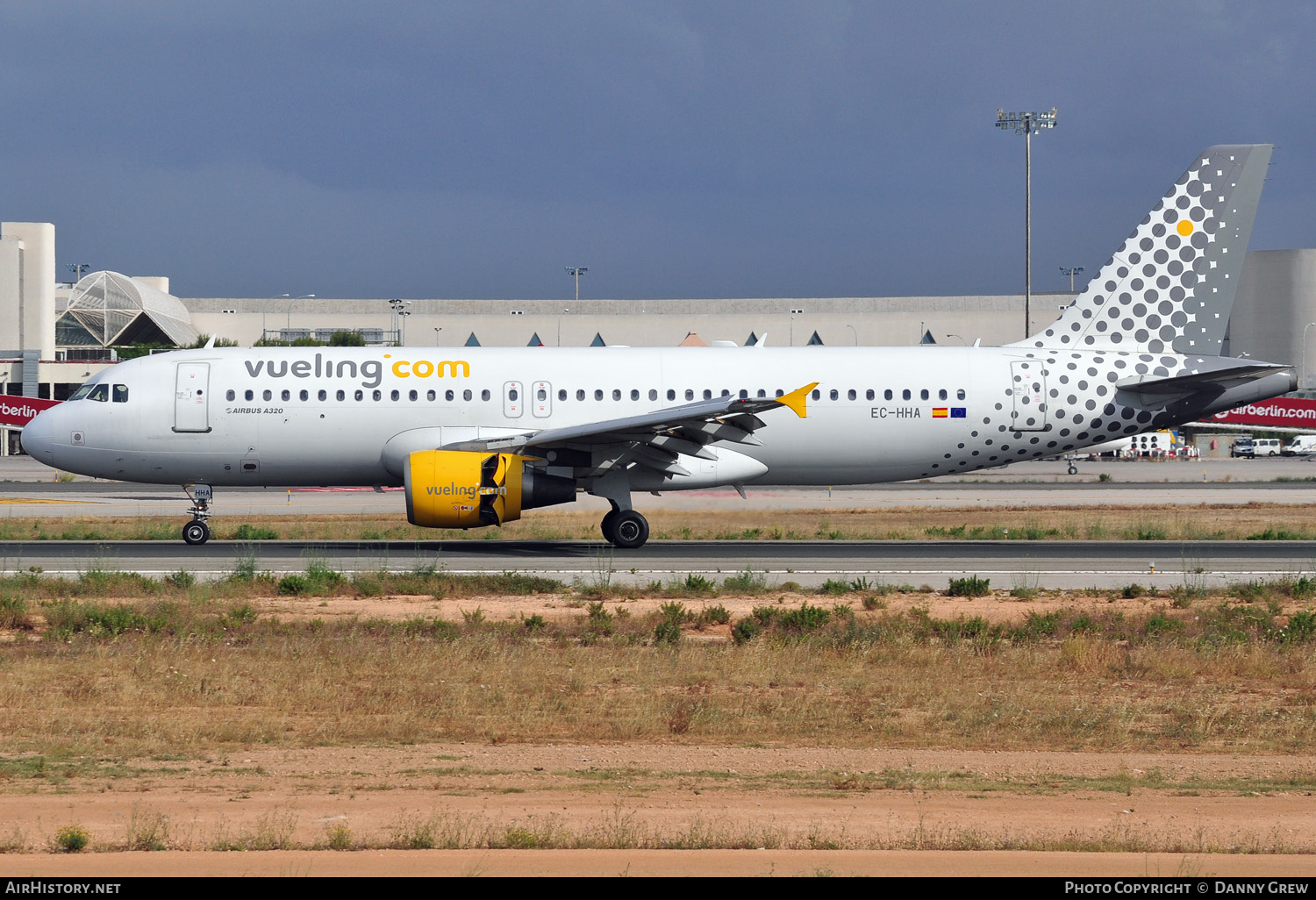 Aircraft Photo of EC-HHA | Airbus A320-214 | Vueling Airlines | AirHistory.net #149842