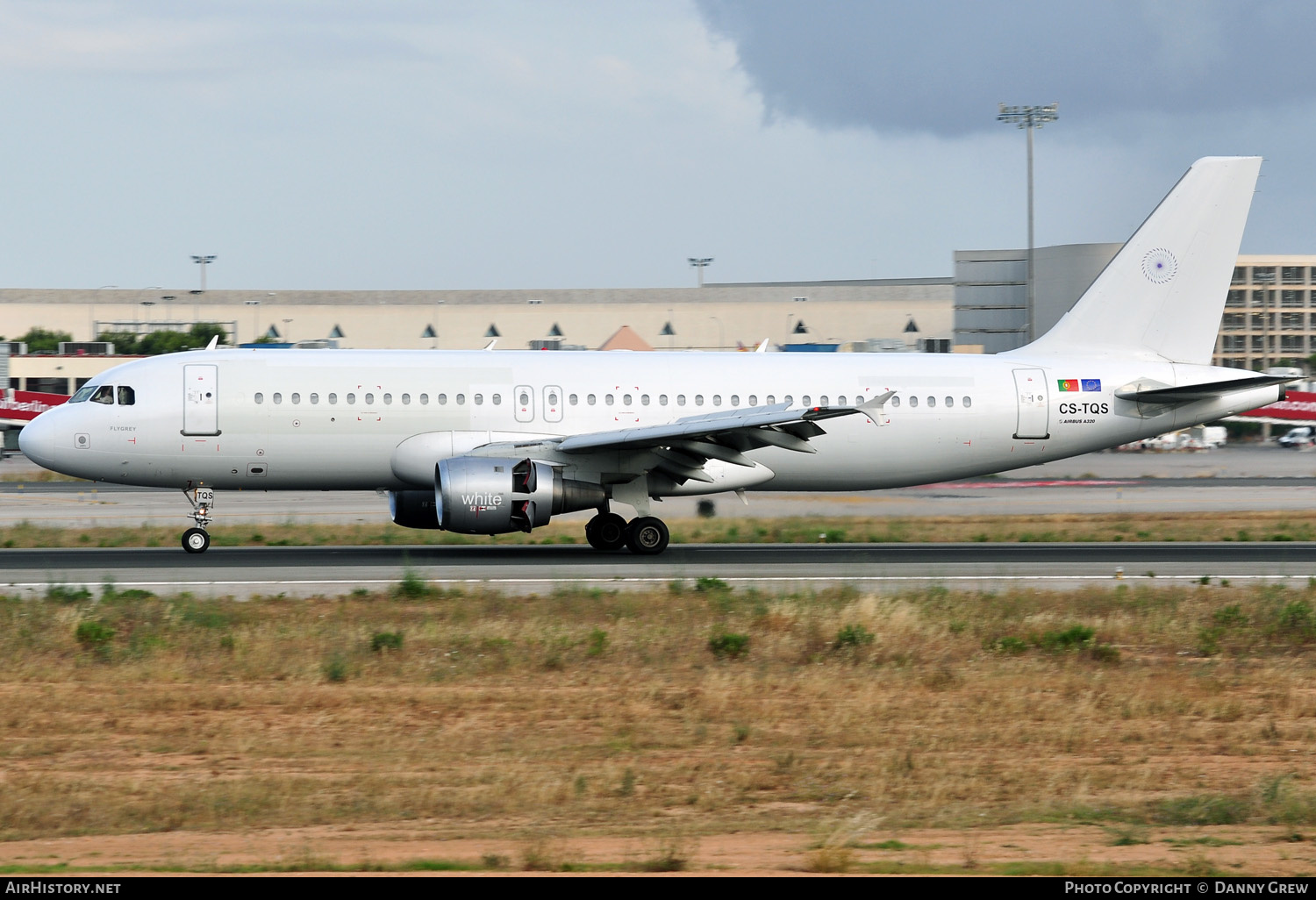 Aircraft Photo of CS-TQS | Airbus A320-211 | White Airways | AirHistory.net #149882