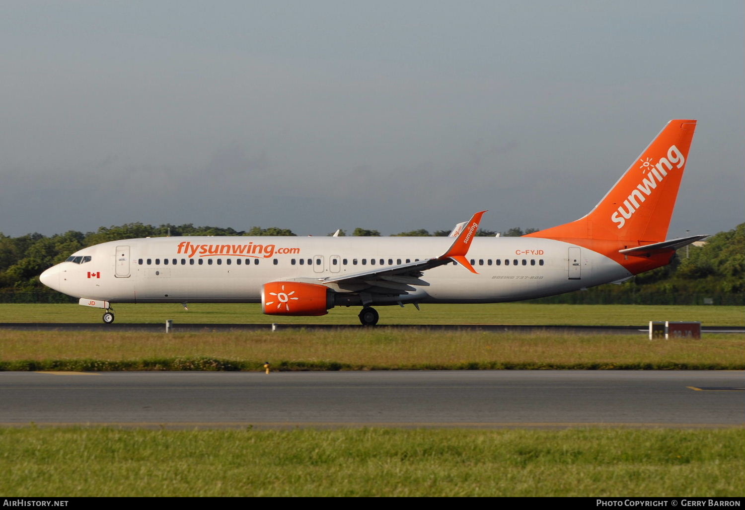 Aircraft Photo of C-FYJD | Boeing 737-8Q8 | Sunwing Airlines | AirHistory.net #149885