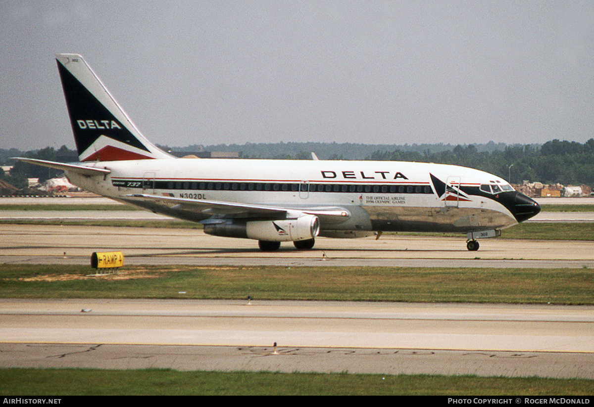 Aircraft Photo of N302DL | Boeing 737-232/Adv | Delta Air Lines | AirHistory.net #149928