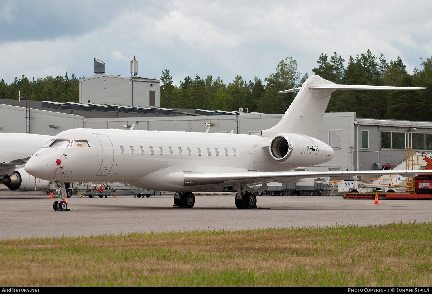 Aircraft Photo of M-AVIR | Bombardier Global 6000 (BD-700-1A10) | AirHistory.net #150077