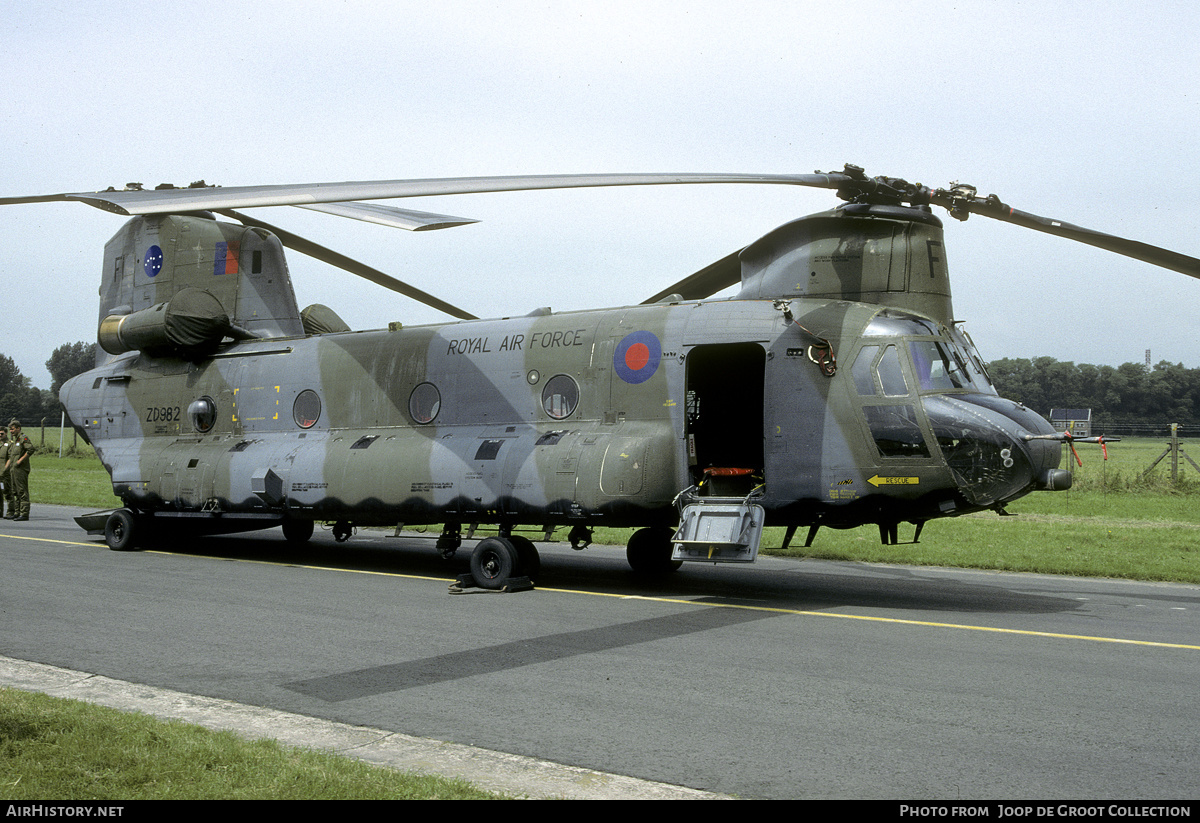 Aircraft Photo of ZD982 | Boeing Vertol Chinook HC1B (352) | UK - Air Force | AirHistory.net #150947