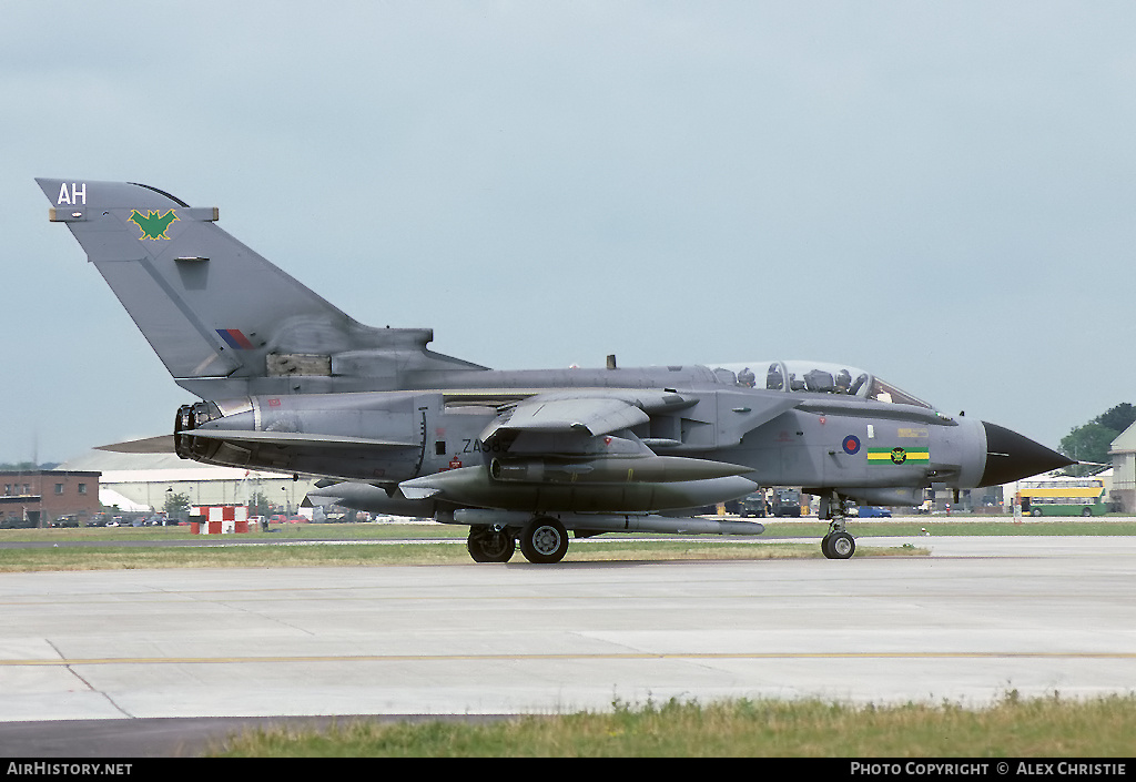 Aircraft Photo of ZA585 | Panavia Tornado GR4 | UK - Air Force | AirHistory.net #150988