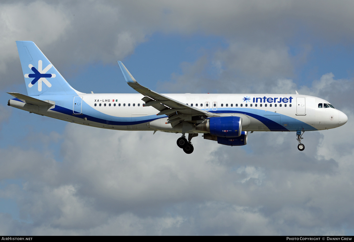 Aircraft Photo of XA-LHG | Airbus A320-214 | Interjet | AirHistory.net #151377