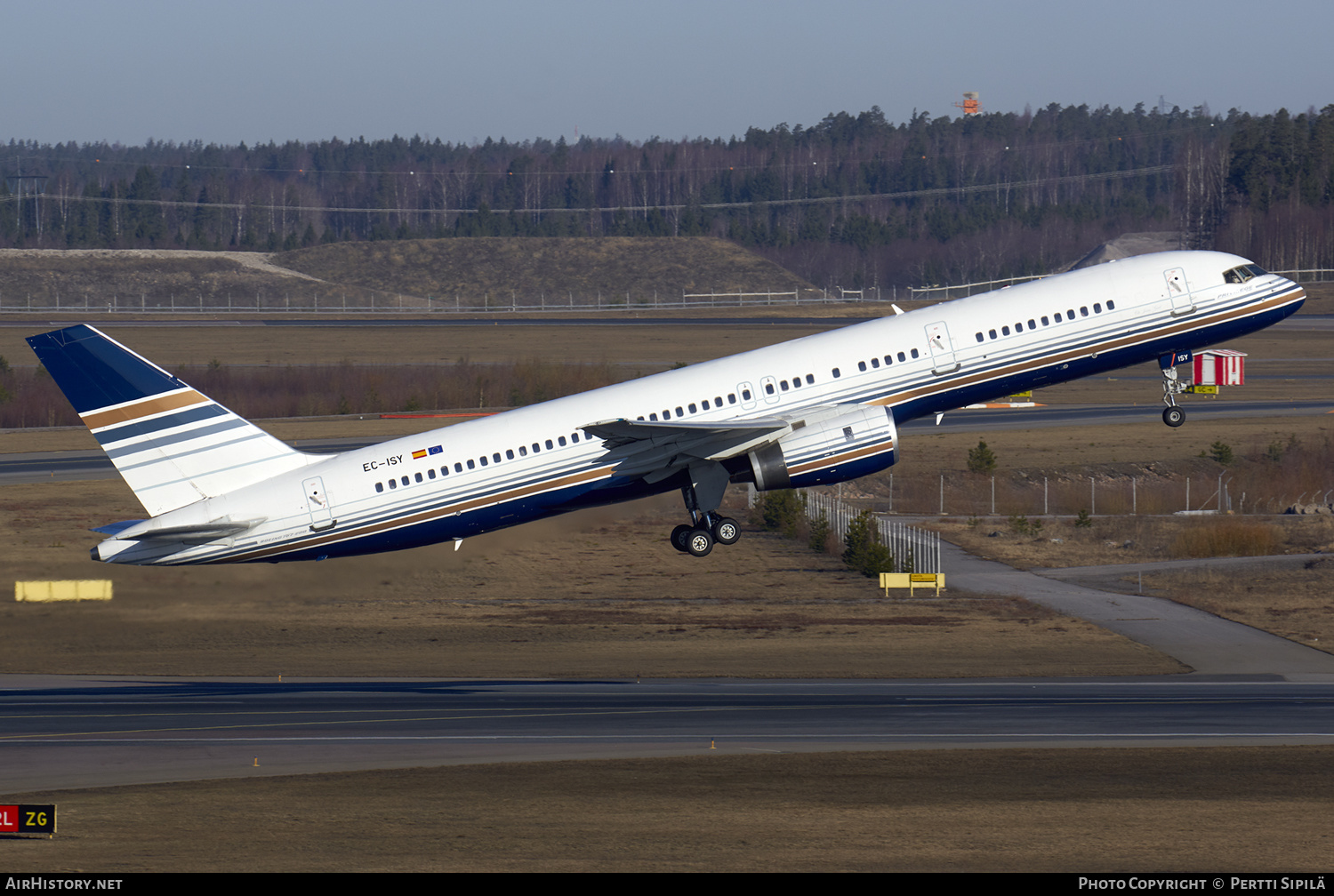 Aircraft Photo of EC-ISY | Boeing 757-256 | Privilege Style | AirHistory.net #151402