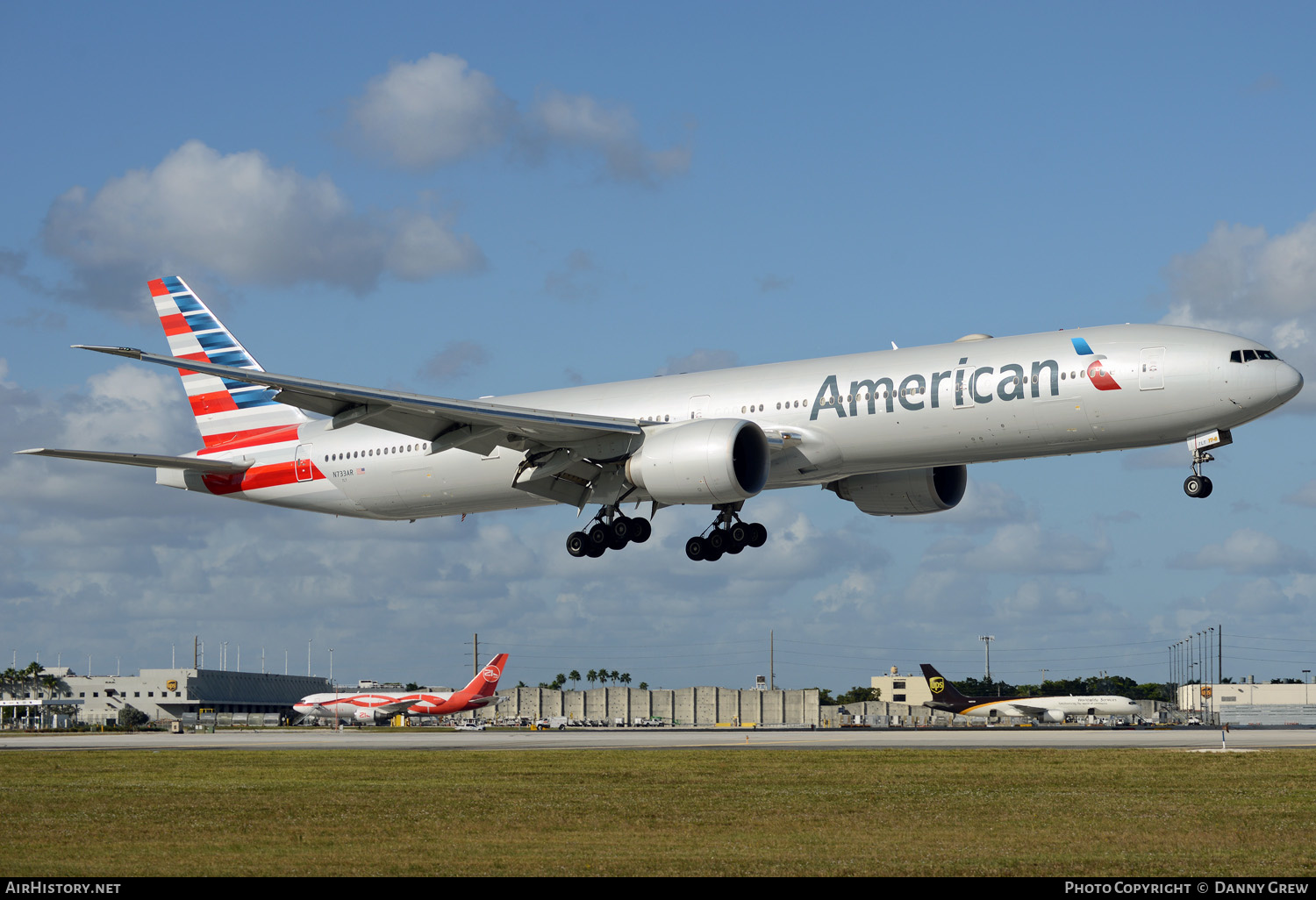Aircraft Photo of N733AR | Boeing 777-323/ER | American Airlines | AirHistory.net #151460