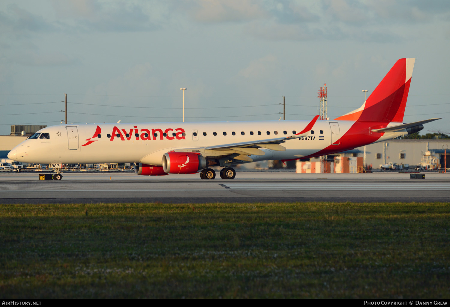 Aircraft Photo of N987TA | Embraer 190AR (ERJ-190-100IGW) | Avianca | AirHistory.net #151473