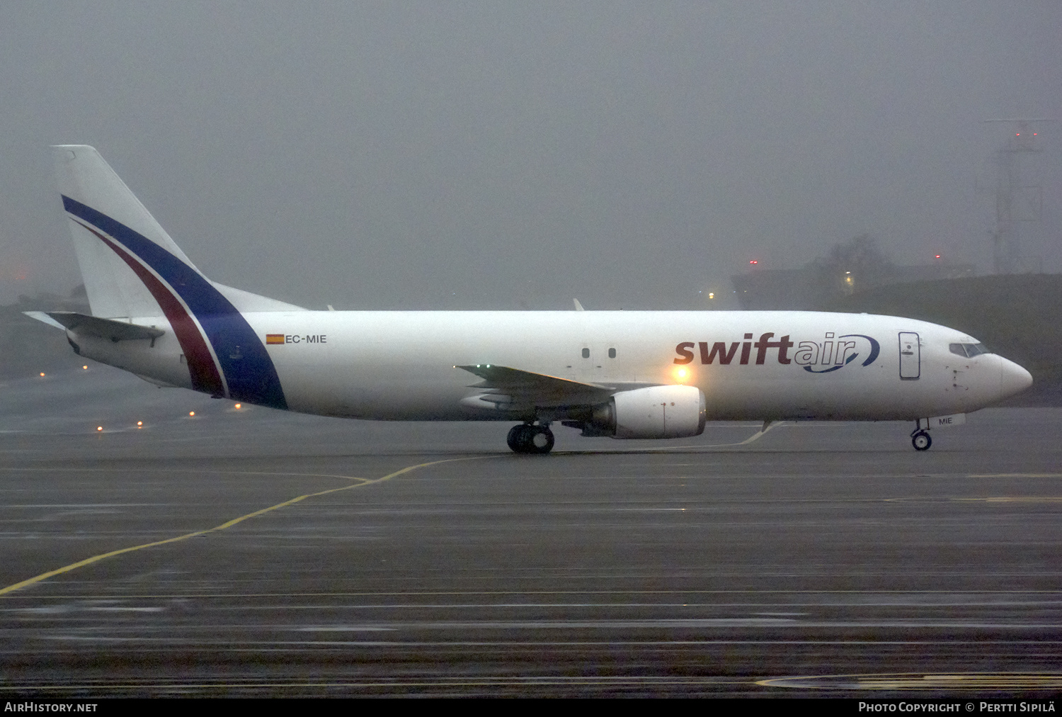 Aircraft Photo of EC-MIE | Boeing 737-4Y0(SF) | Swiftair | AirHistory.net #151500