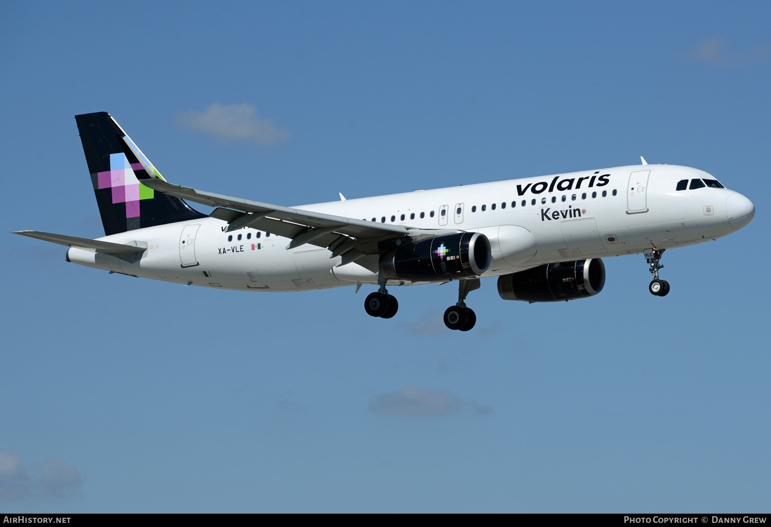 Aircraft Photo of XA-VLE | Airbus A320-233 | Volaris | AirHistory.net #151624