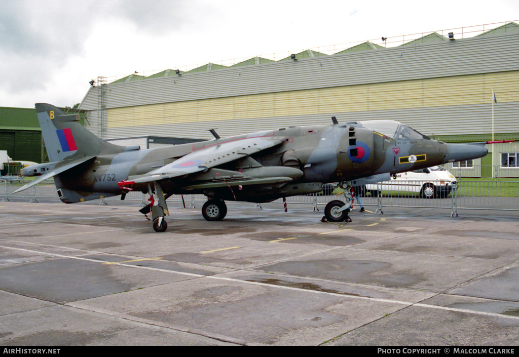Aircraft Photo of XV752 | Hawker Siddeley Harrier GR3 | UK - Air Force | AirHistory.net #151800