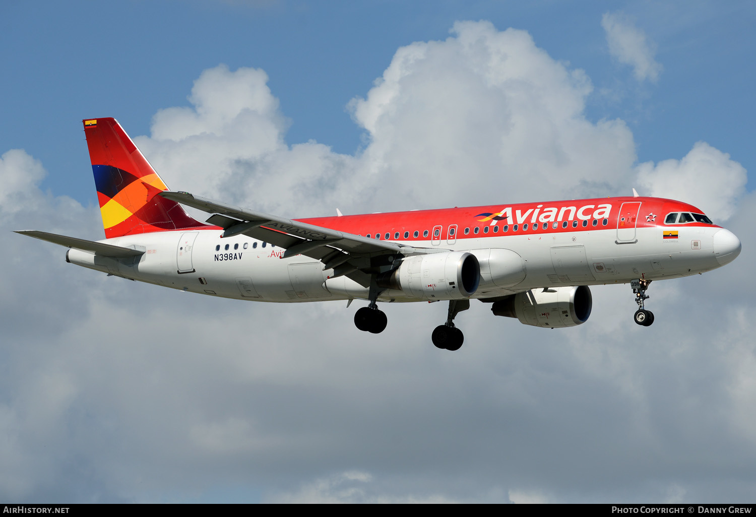 Aircraft Photo of N398AV | Airbus A320-214 | Avianca | AirHistory.net #151865