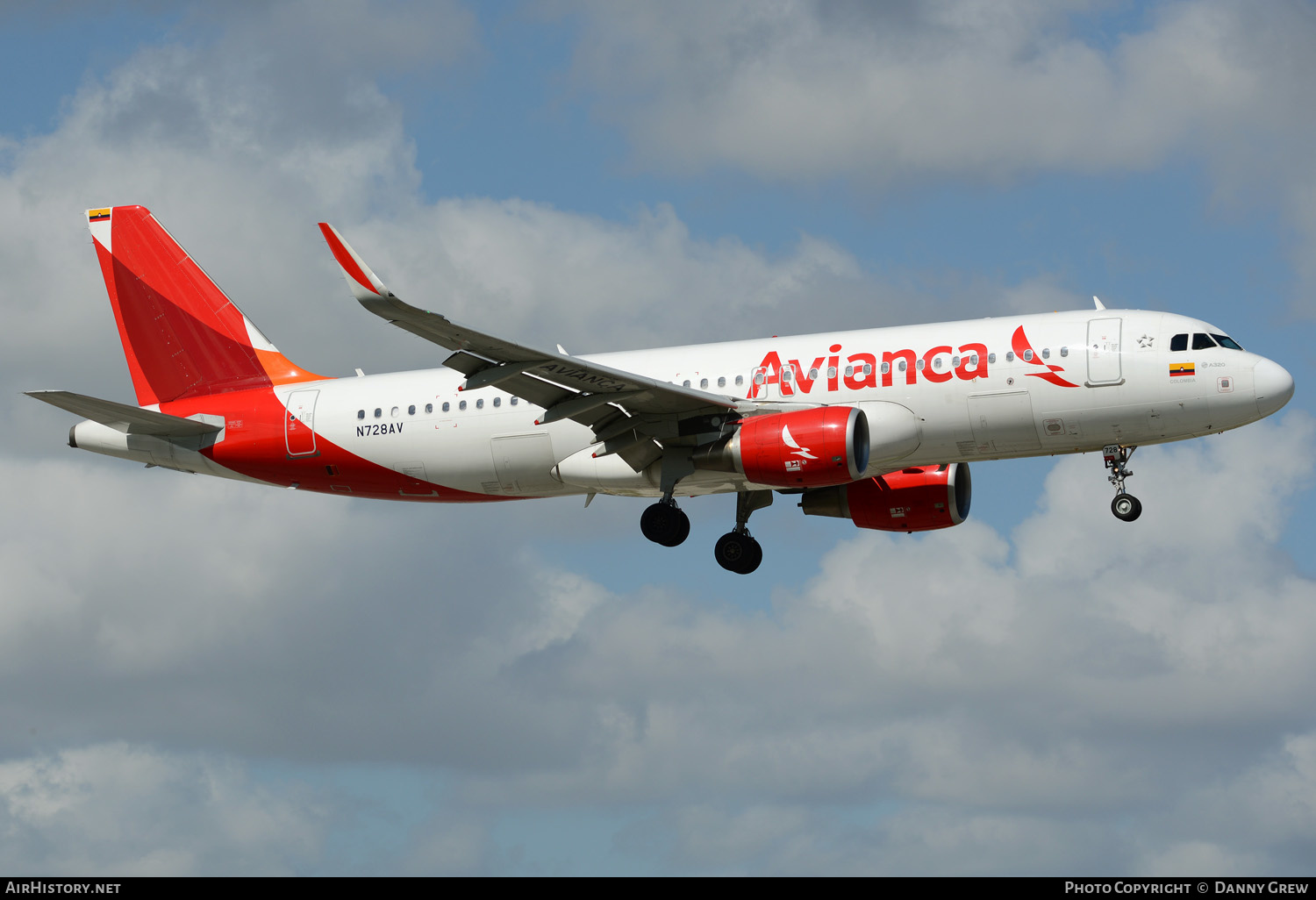 Aircraft Photo of N728AV | Airbus A320-214 | Avianca | AirHistory.net #151866