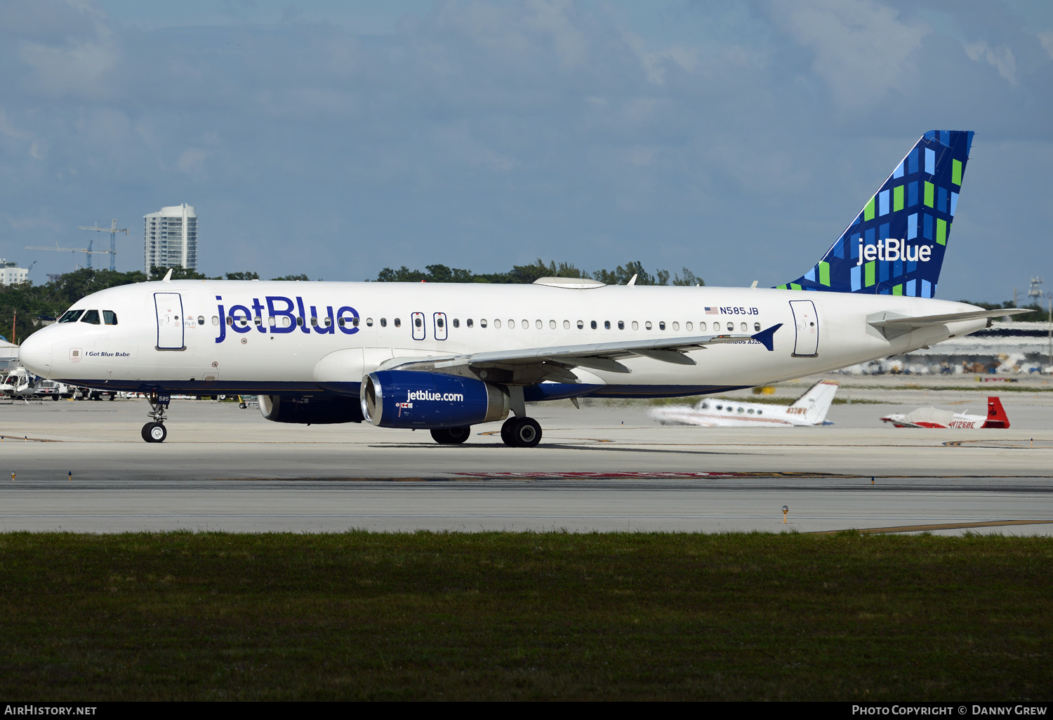 Aircraft Photo of N585JB | Airbus A320-232 | JetBlue Airways | AirHistory.net #152053