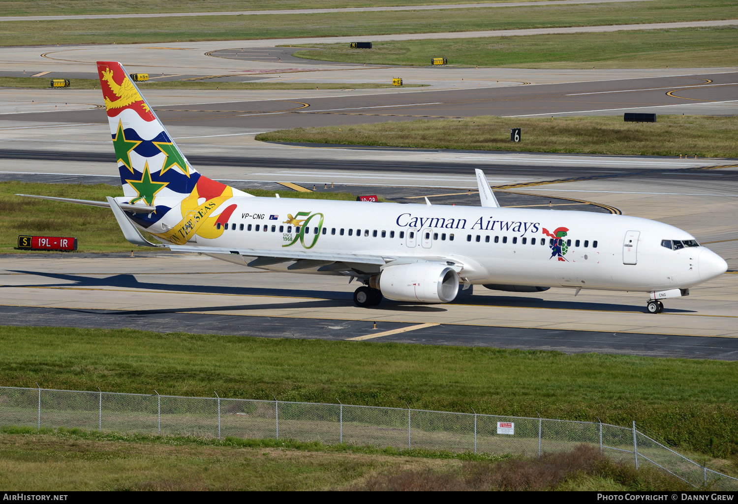 Aircraft Photo of VP-CNG | Boeing 737-86Q | Cayman Airways | AirHistory.net #152088
