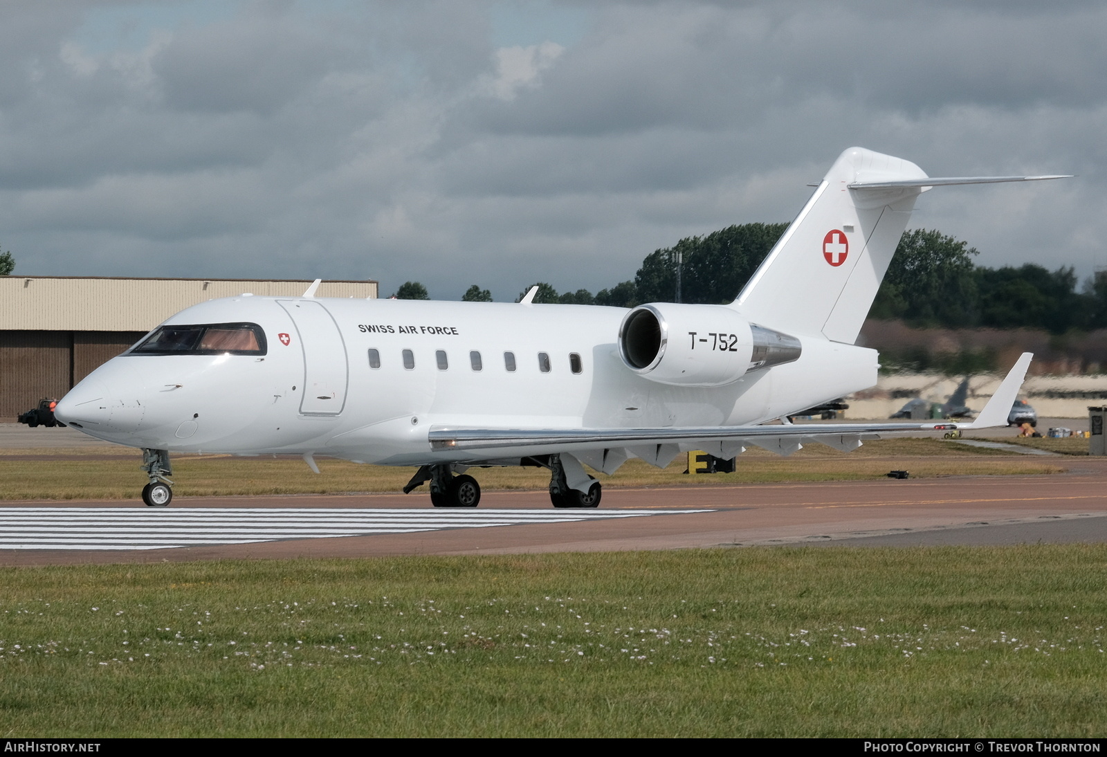 Aircraft Photo of T-752 | Bombardier Challenger 604 (CL-600-2B16) | Switzerland - Air Force | AirHistory.net #152394