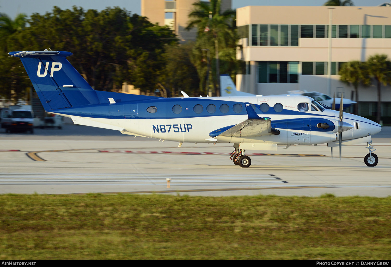 Aircraft Photo of N875UP | Beechcraft 350ER King Air (B300) | Wheels Up | AirHistory.net #152420