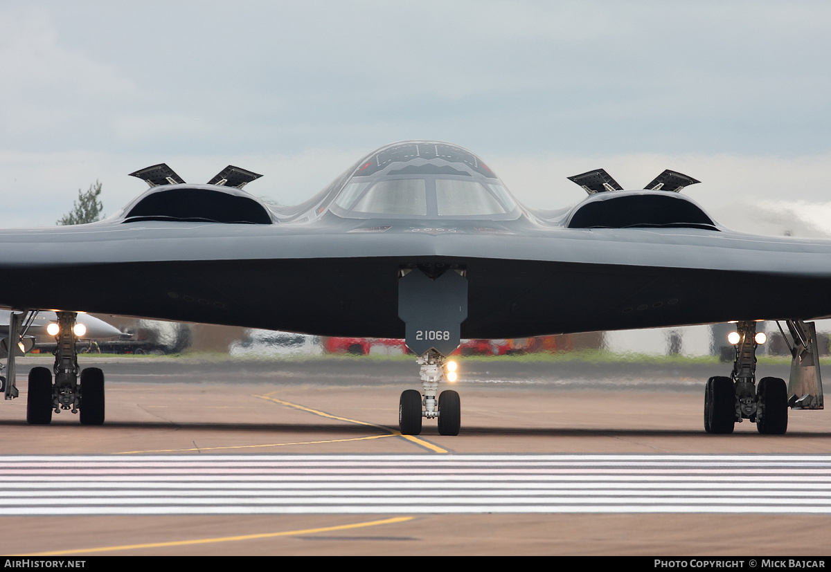 Aircraft Photo of 82-1068 / AF82-1068 | Northrop Grumman B-2A Spirit | USA - Air Force | AirHistory.net #152542