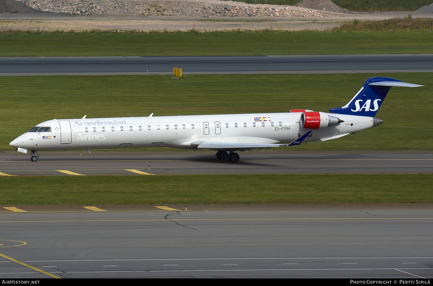 Aircraft Photo of EI-FPH | Bombardier CRJ-900LR (CL-600-2D24) | Scandinavian Airlines - SAS | AirHistory.net #152646