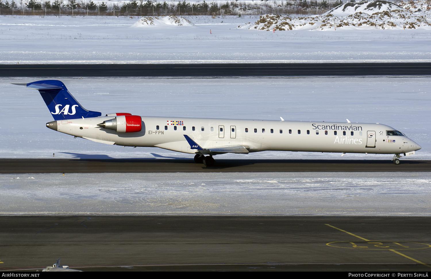 Aircraft Photo of EI-FPN | Bombardier CRJ-900LR (CL-600-2D24) | Scandinavian Airlines - SAS | AirHistory.net #152661