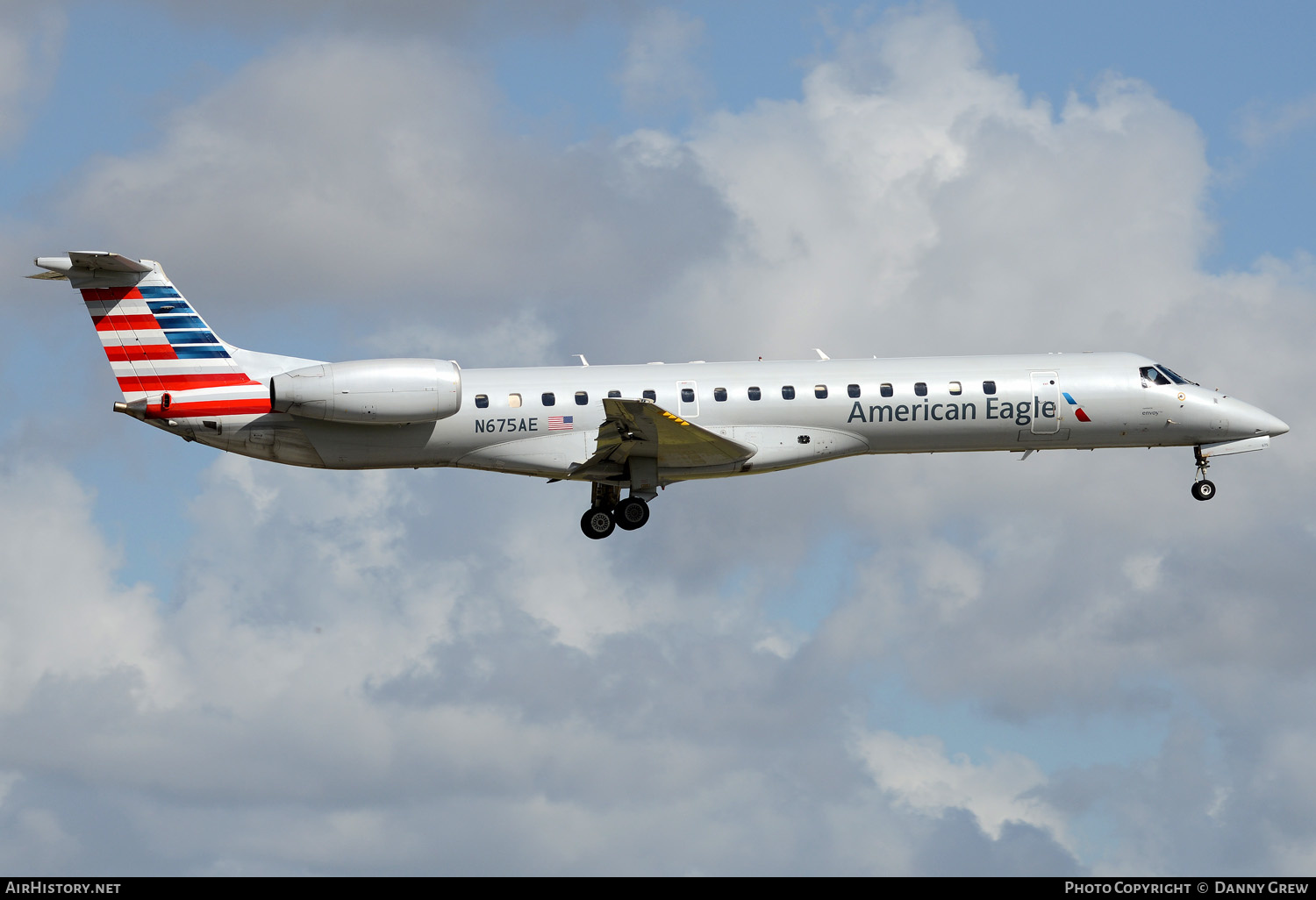 Aircraft Photo of N675AE | Embraer ERJ-145LR (EMB-145LR) | American Eagle | AirHistory.net #152735