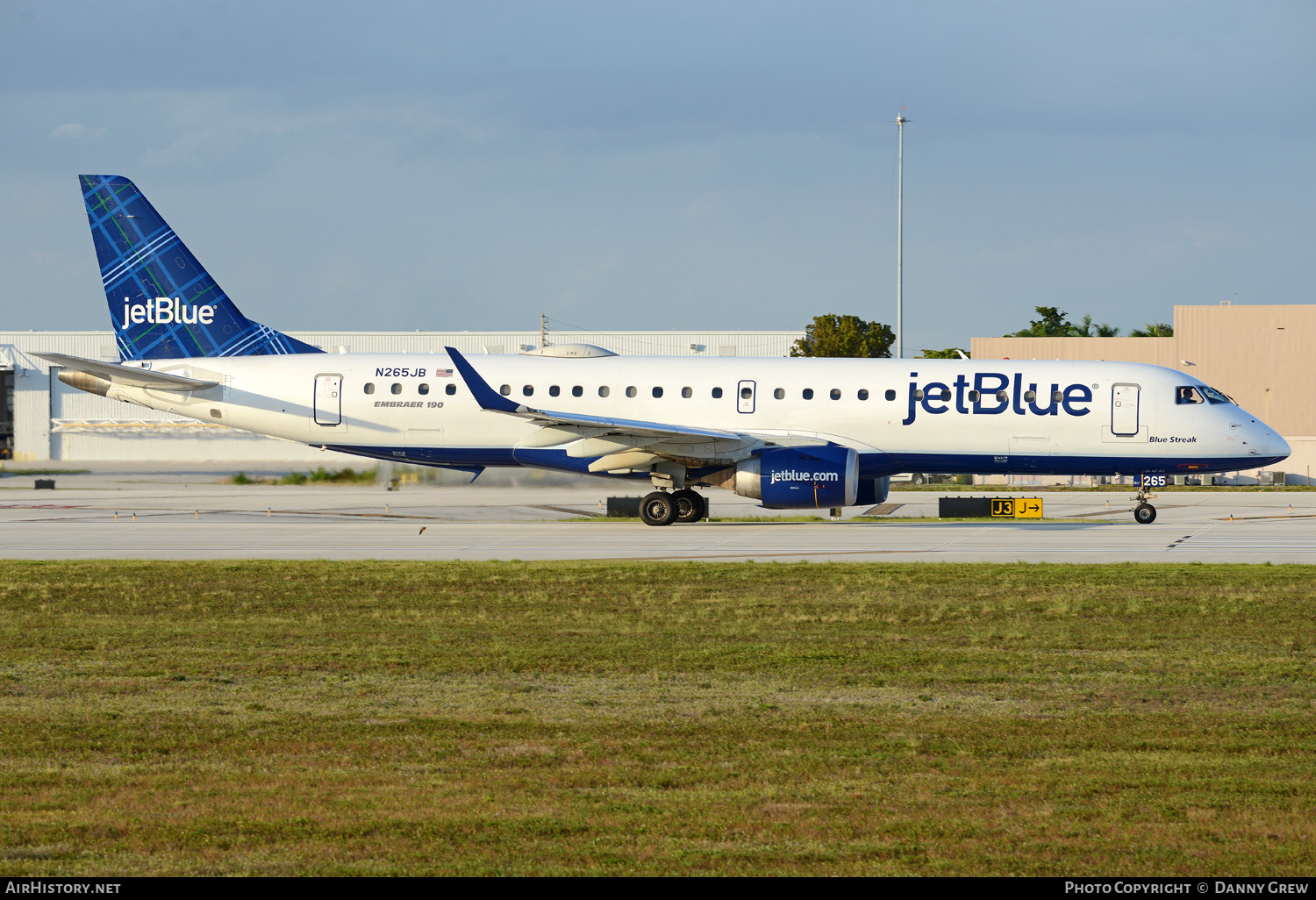 Aircraft Photo of N265JB | Embraer 190AR (ERJ-190-100IGW) | JetBlue Airways | AirHistory.net #152739