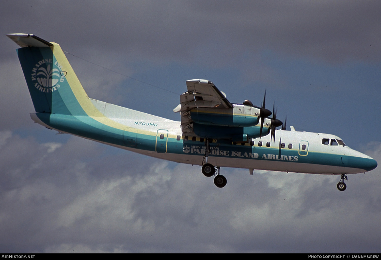 Aircraft Photo of N703MG | De Havilland Canada DHC-7-102 Dash 7 | Paradise Island Airlines | AirHistory.net #153087