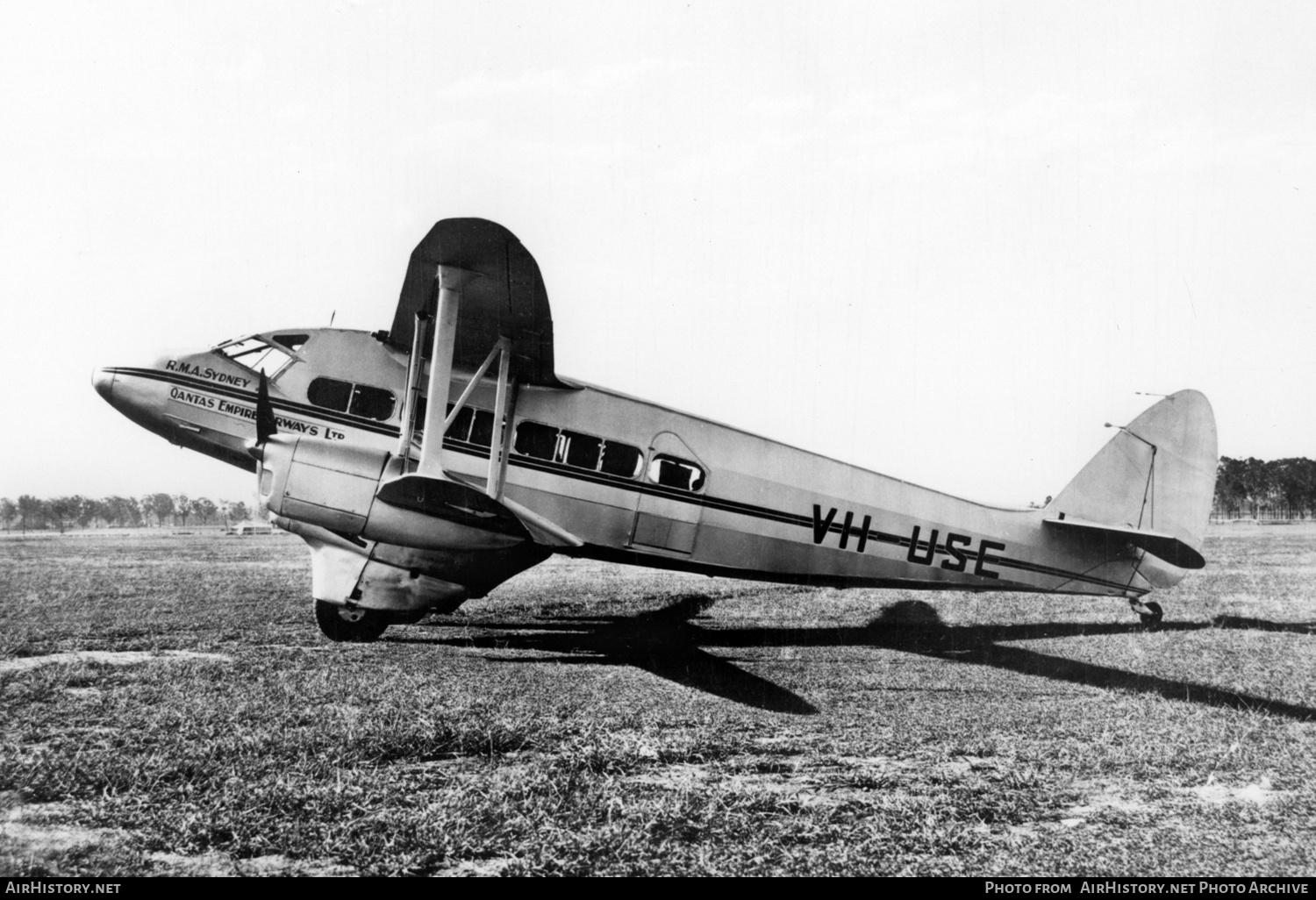 Aircraft Photo of VH-USE | De Havilland D.H. 86 Express | Qantas Empire Airways - QEA | AirHistory.net #153246