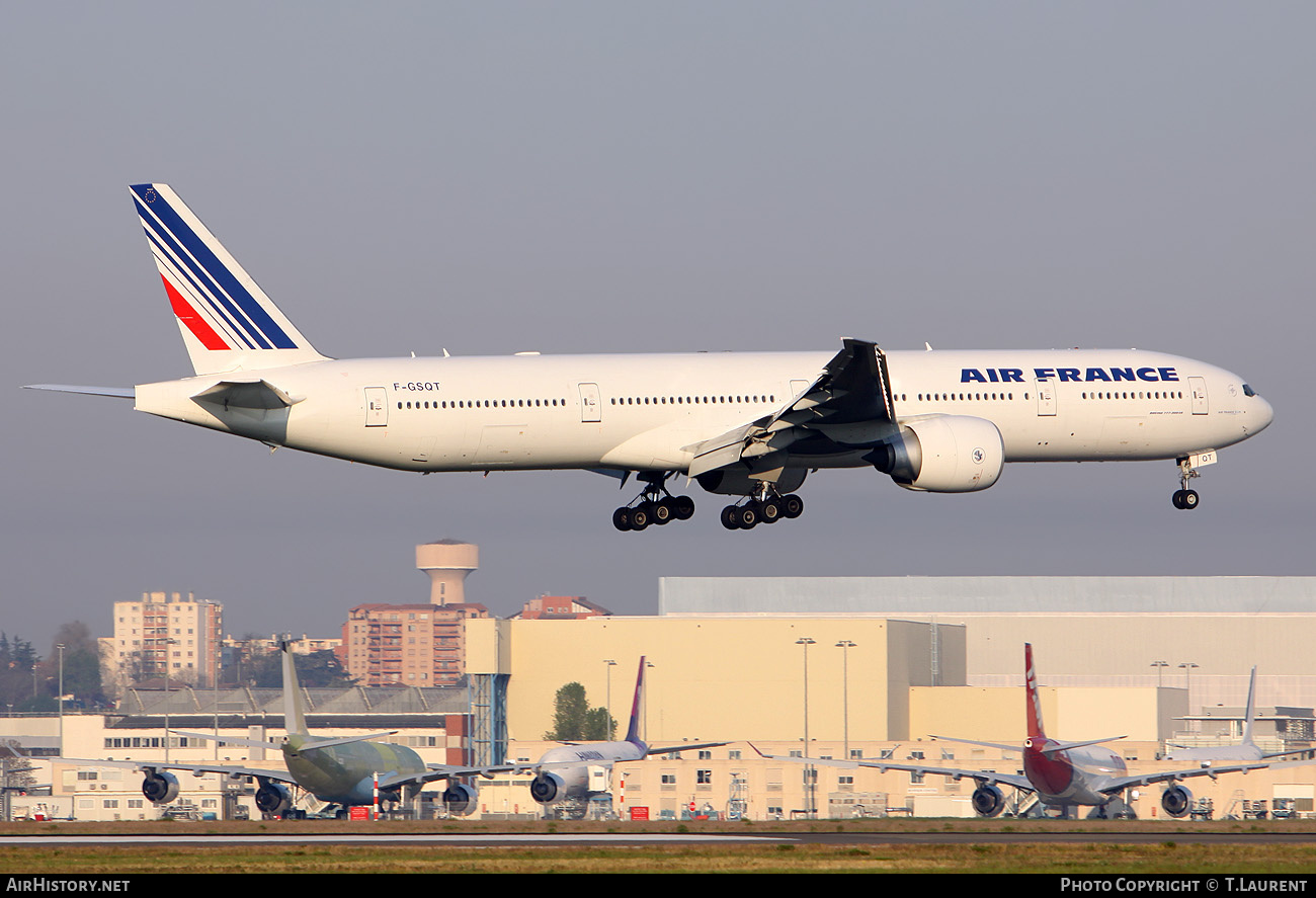 Aircraft Photo of F-GSQT | Boeing 777-328/ER | Air France | AirHistory.net #153332