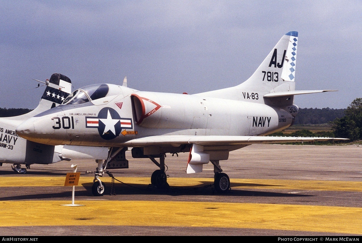 Aircraft Photo of 137813 | Douglas A-4A Skyhawk (A4D-1) | USA - Navy | AirHistory.net #153630