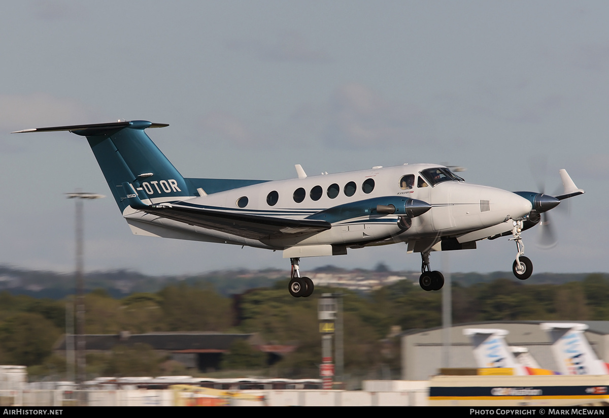 Aircraft Photo of M-OTOR | Beechcraft 250 King Air (200GT) | AirHistory.net #153682