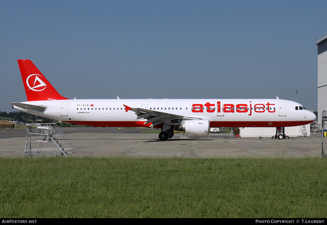 Aircraft Photo of TC-ATR | Airbus A321-211 | Atlasjet Airlines | AirHistory.net #154137
