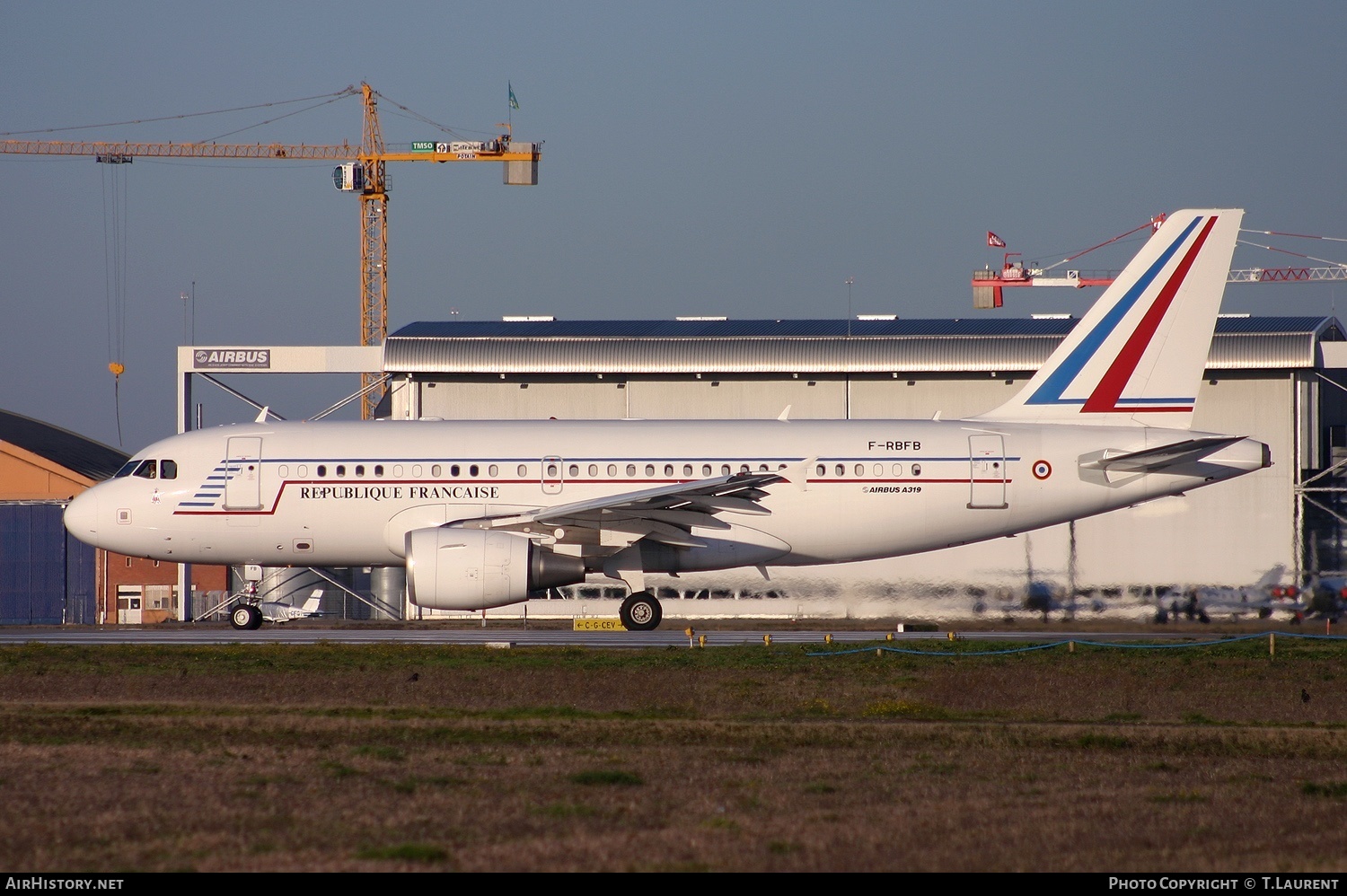 Aircraft Photo of 1556 | Airbus ACJ319 (A319-115/CJ) | France - Air Force | AirHistory.net #154382