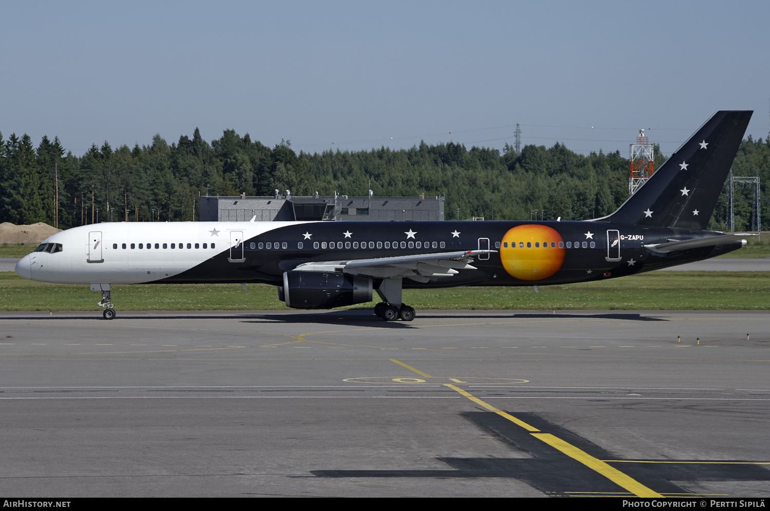 Aircraft Photo of G-ZAPU | Boeing 757-2Y0 | Titan Airways | AirHistory.net #154519