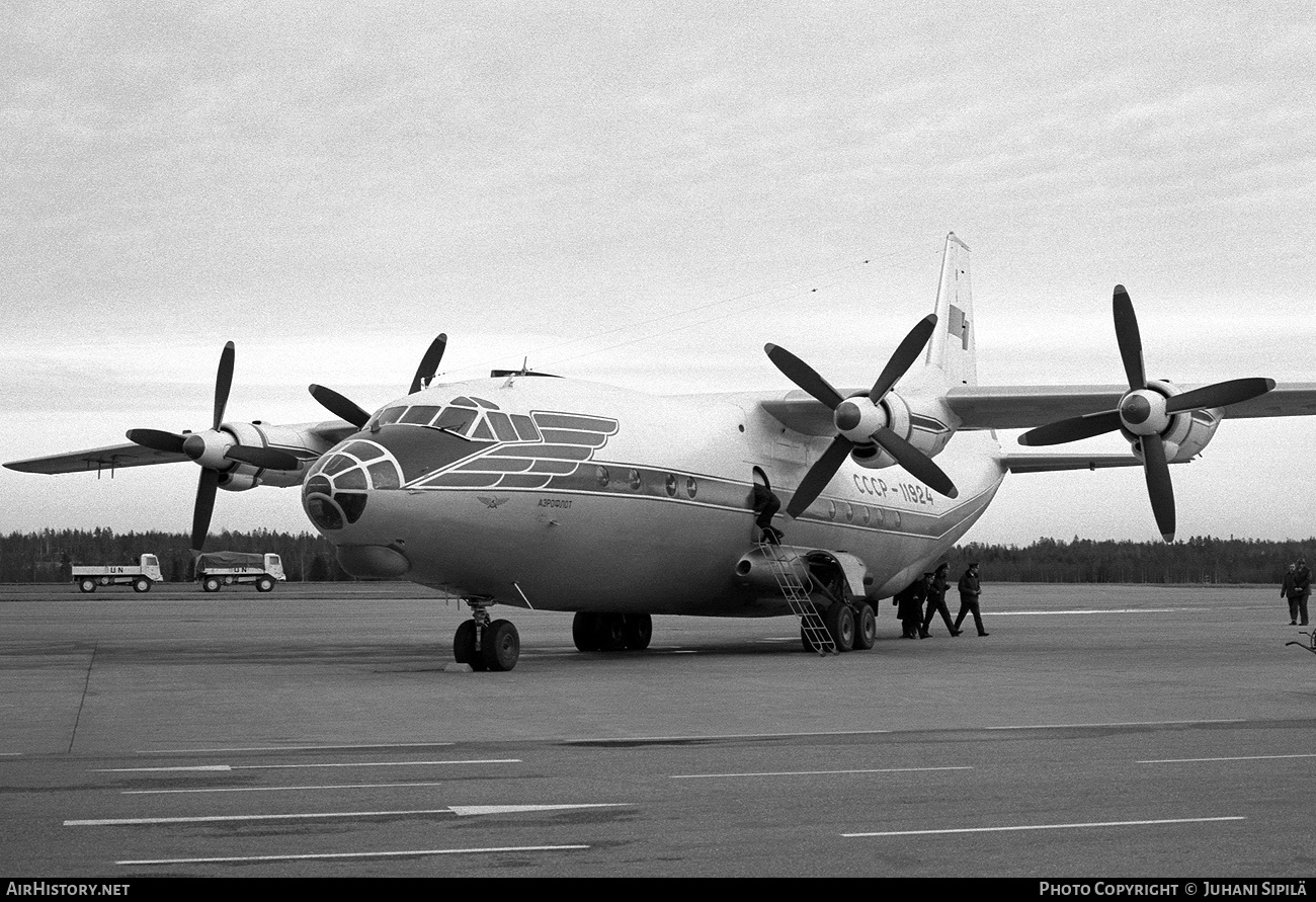 Aircraft Photo of CCCP-11924 | Antonov An-12 | Aeroflot | AirHistory.net #155024