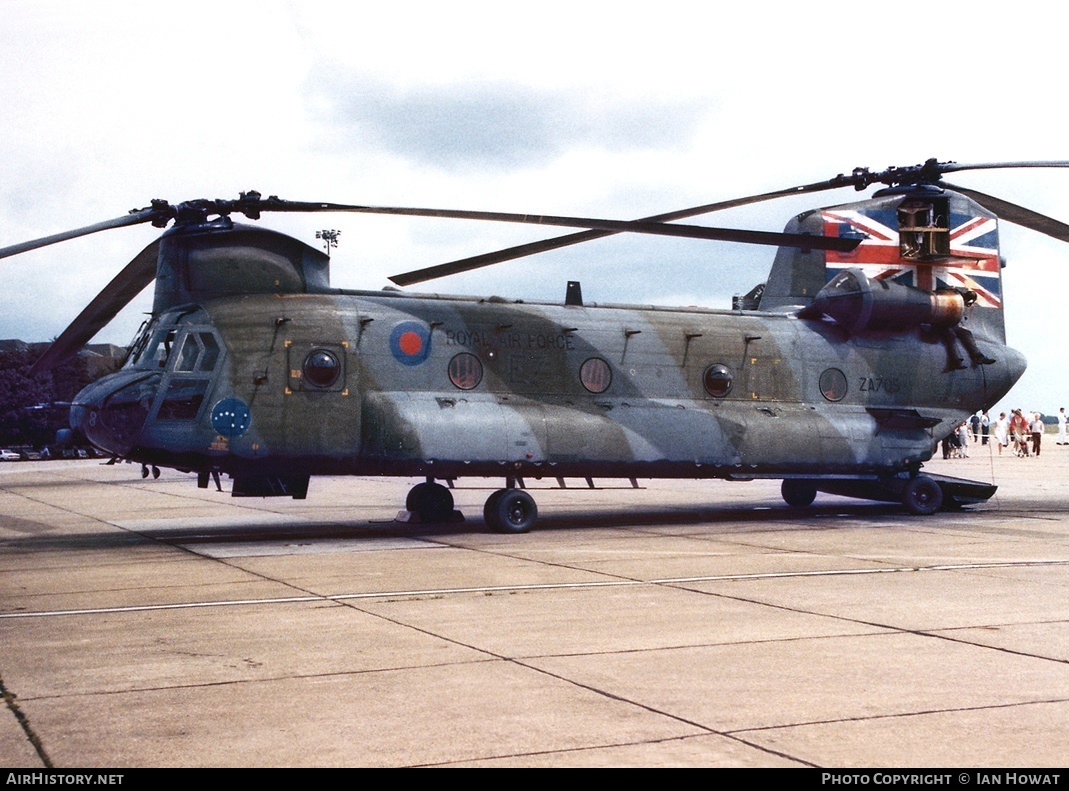 Aircraft Photo of ZA705 | Boeing Vertol Chinook HC1B (352) | UK - Air Force | AirHistory.net #155284