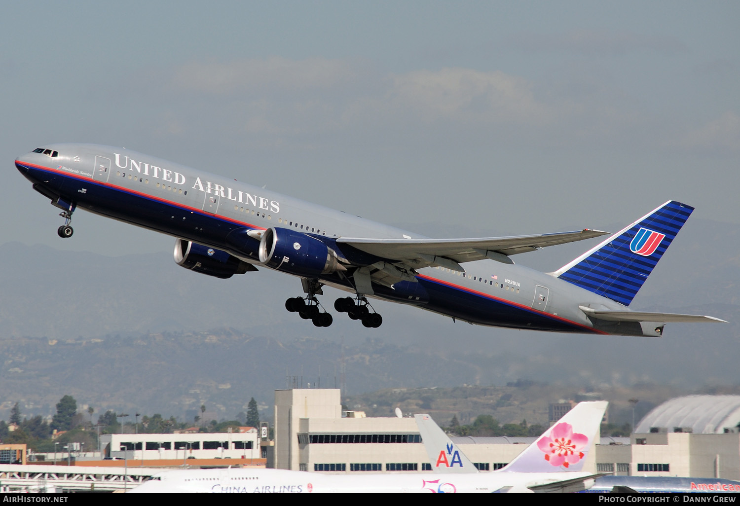 Aircraft Photo of N229UA | Boeing 777-222/ER | United Airlines | AirHistory.net #155434