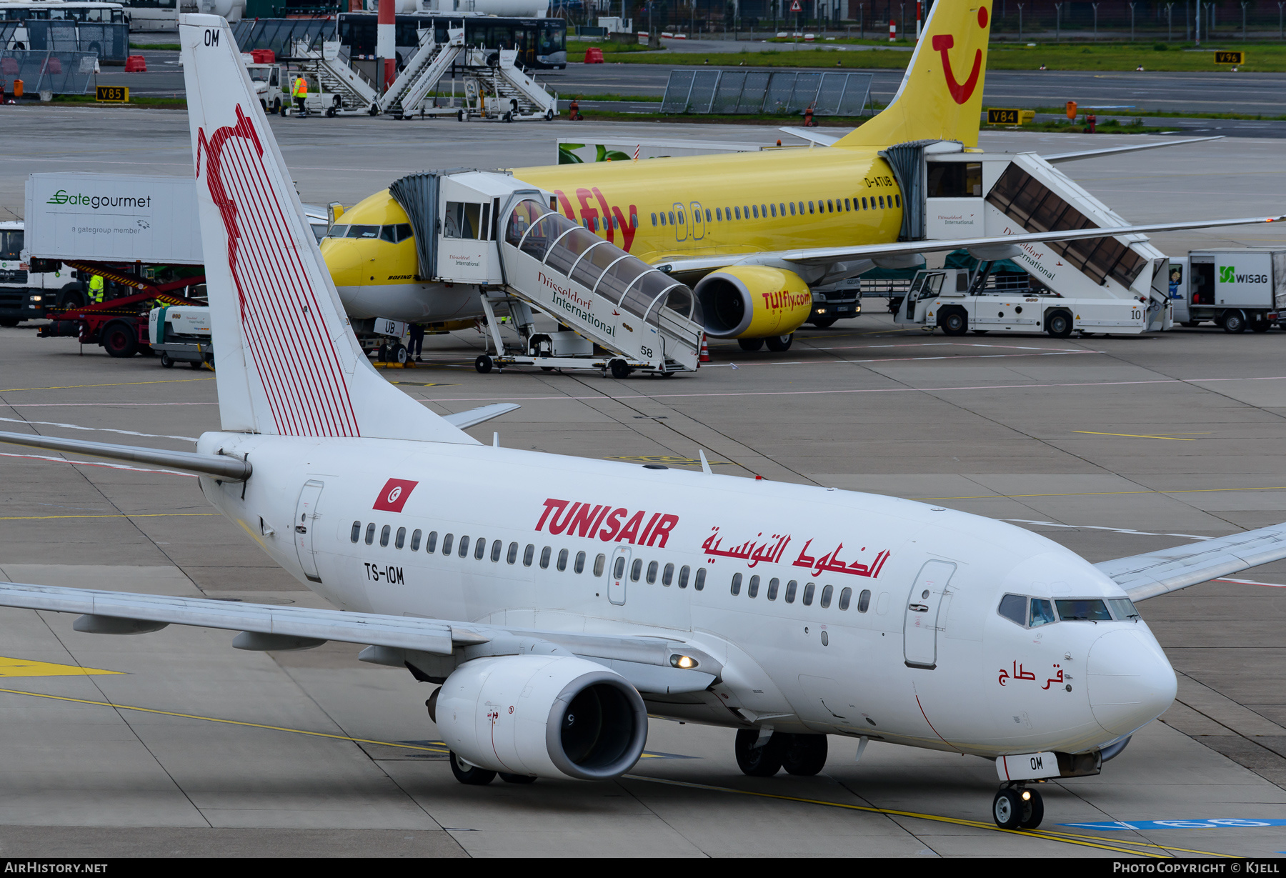 Aircraft Photo of TS-IOM | Boeing 737-6H3 | Tunisair | AirHistory.net #155437