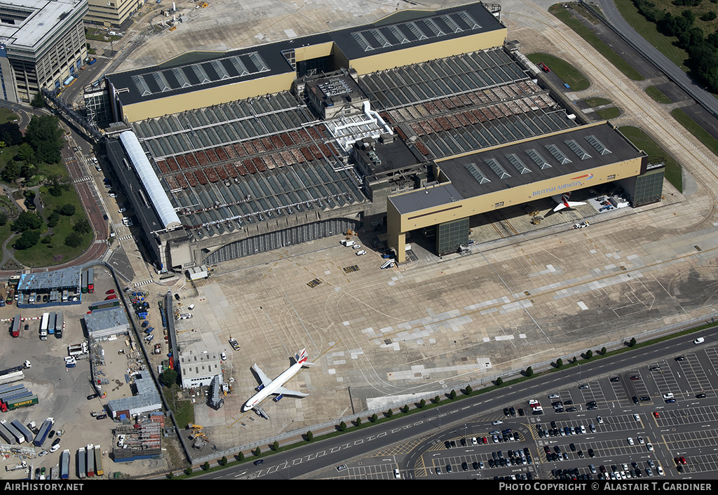 Airport photo of London - Heathrow (EGLL / LHR) in England, United Kingdom | AirHistory.net #155687