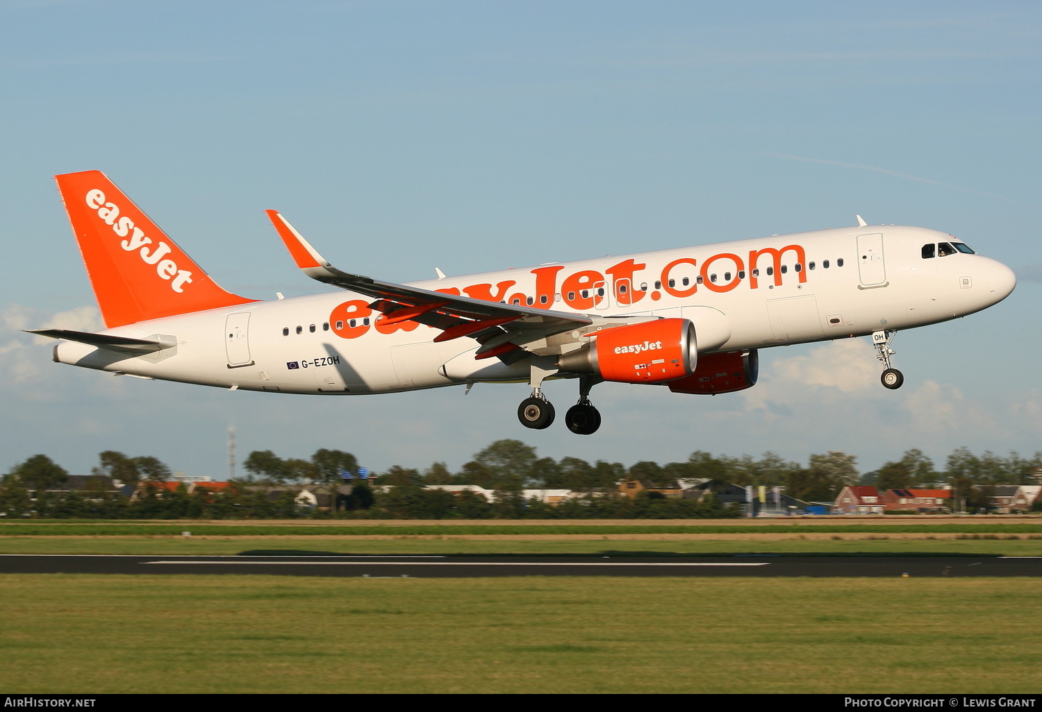 Aircraft Photo of G-EZOH | Airbus A320-214 | EasyJet | AirHistory.net #155942