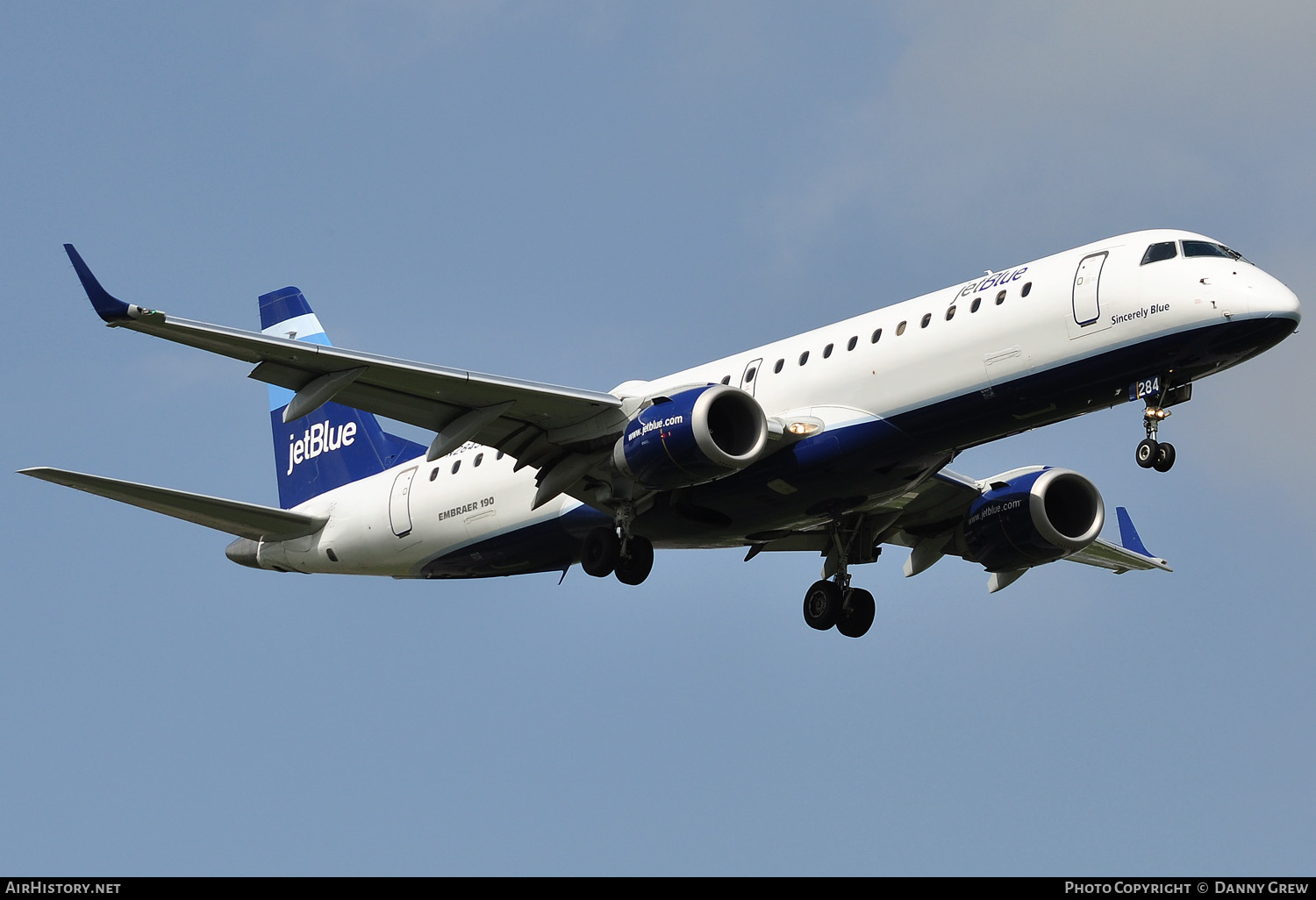 Aircraft Photo of N284JB | Embraer 190AR (ERJ-190-100IGW) | JetBlue Airways | AirHistory.net #156192