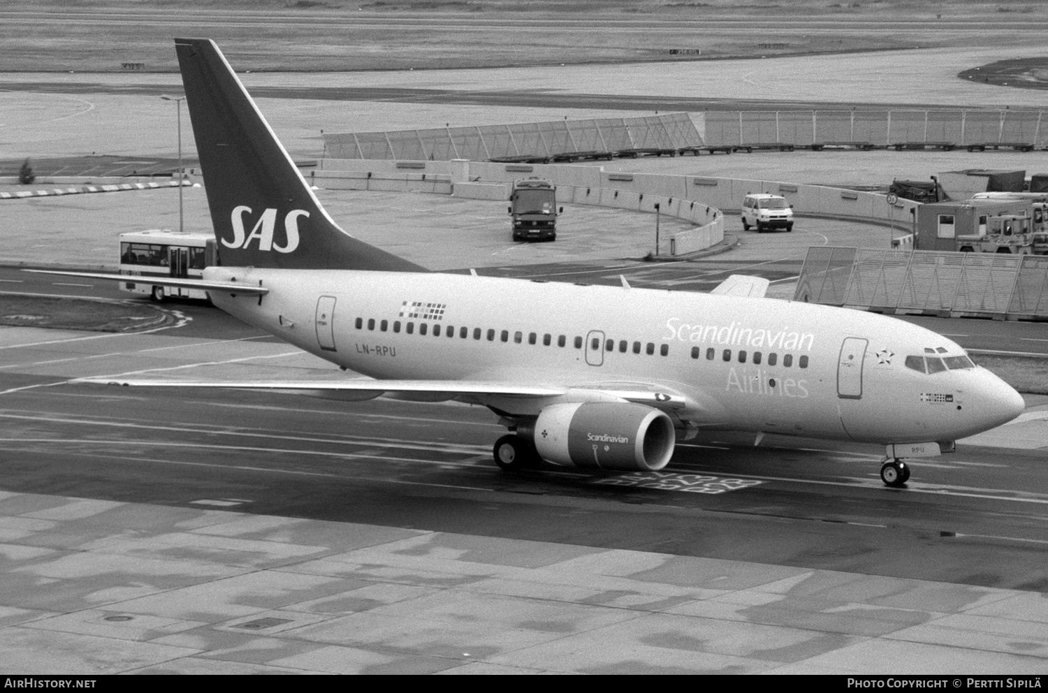 Aircraft Photo of LN-RPU | Boeing 737-683 | Scandinavian Airlines - SAS | AirHistory.net #156217
