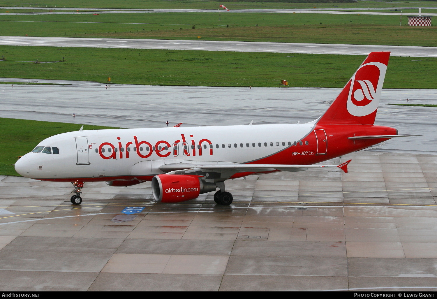 Aircraft Photo of HB-JOY | Airbus A319-112 | Air Berlin | AirHistory.net #156371