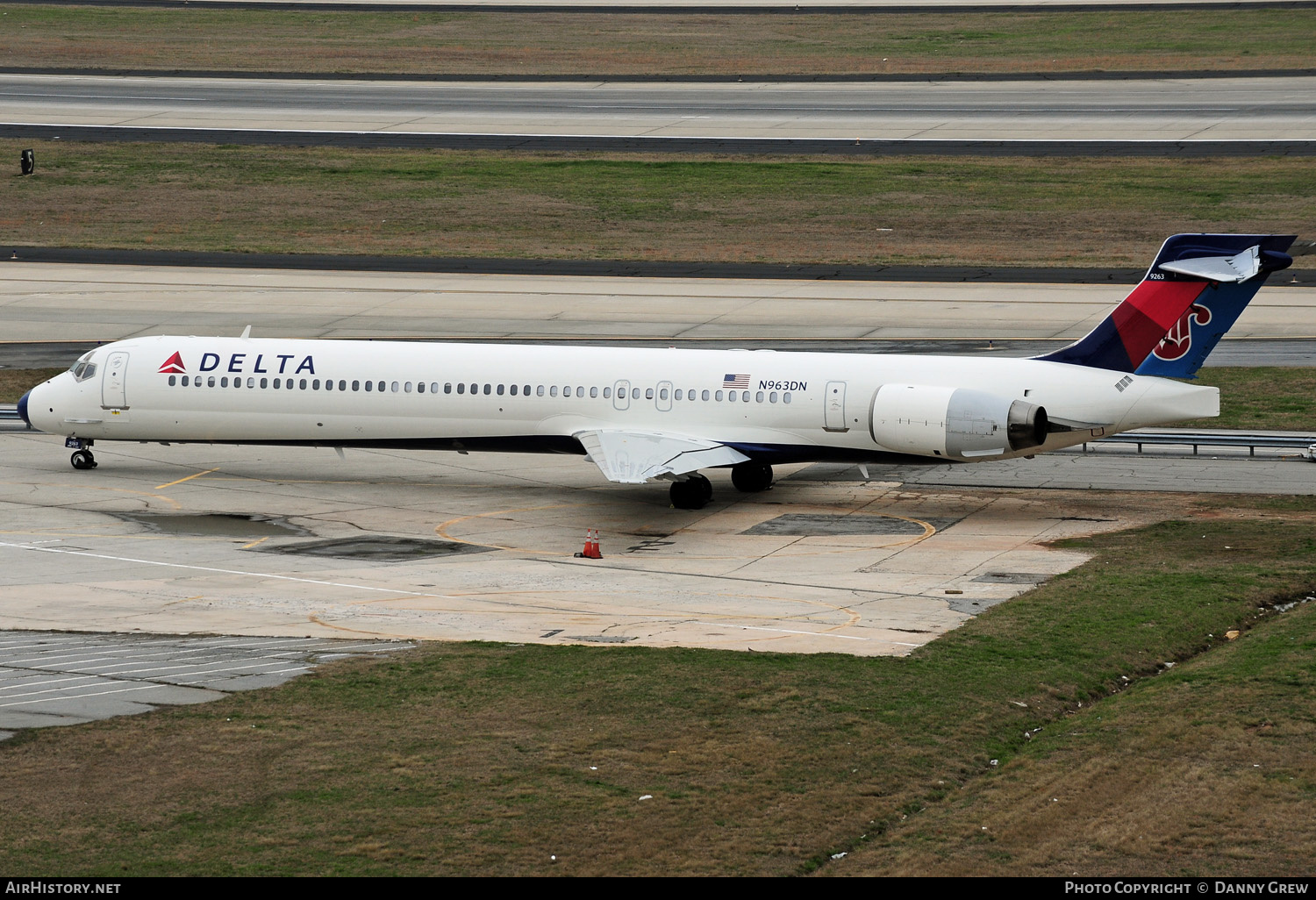 Aircraft Photo of N963DN | McDonnell Douglas MD-90-30 | Delta Air Lines | AirHistory.net #156413