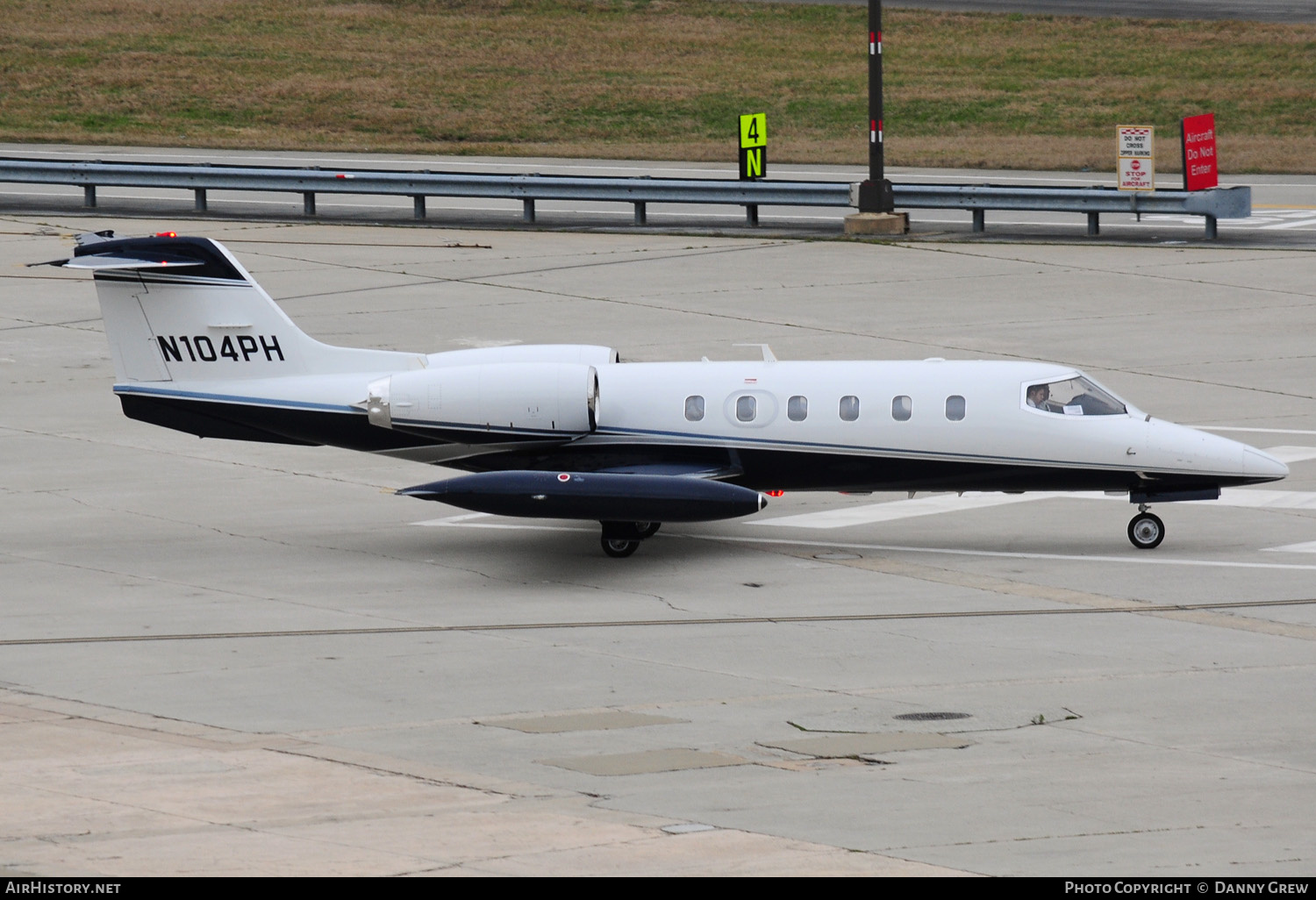Aircraft Photo of N104PH | Gates Learjet 35A | AirHistory.net #156423