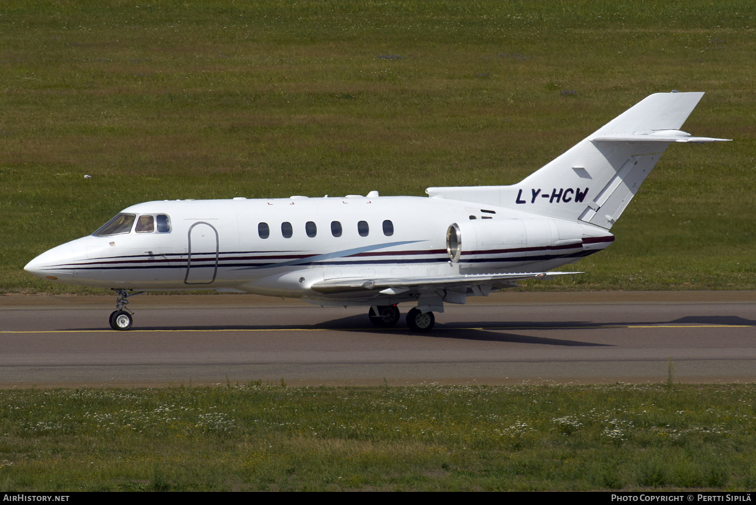 Aircraft Photo of LY-HCW | Raytheon Hawker 800XP | AirHistory.net #156549