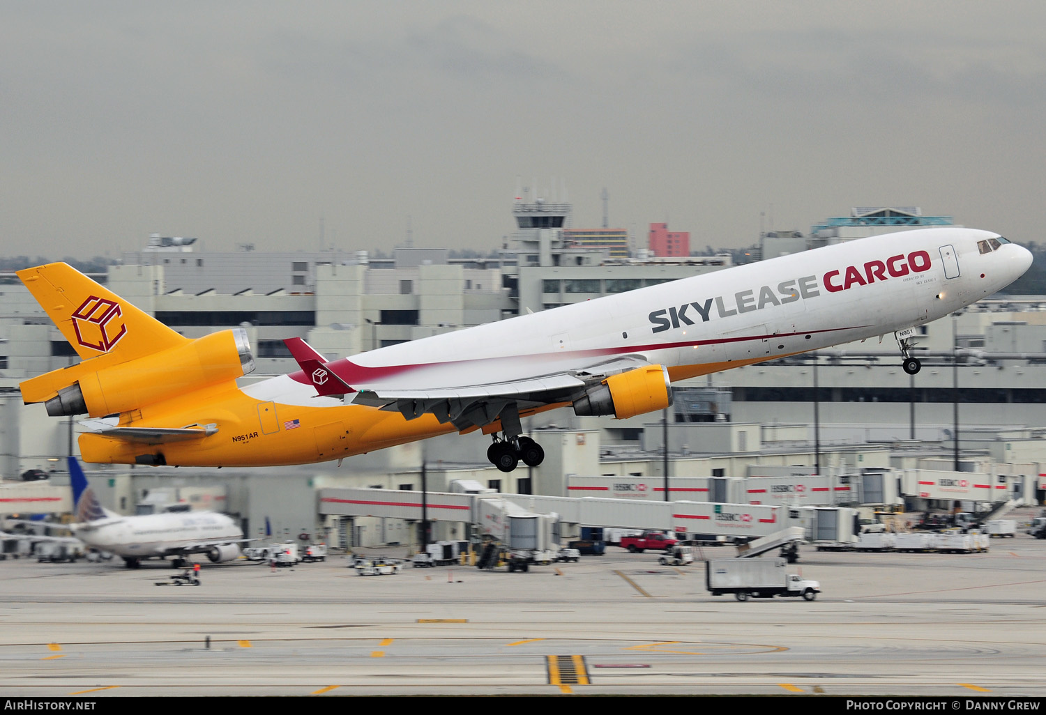 Aircraft Photo of N951AR | McDonnell Douglas MD-11F | Sky Lease Cargo | AirHistory.net #156595