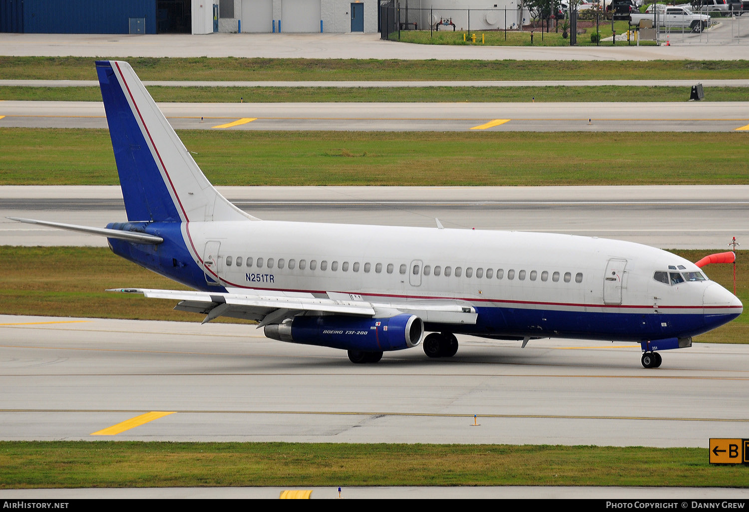 Aircraft Photo of N251TR | Boeing 737-228/Adv | Sky King | AirHistory.net #156623