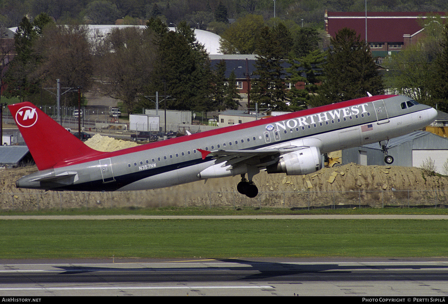 Aircraft Photo of N357NW | Airbus A320-212 | Northwest Airlines | AirHistory.net #156919