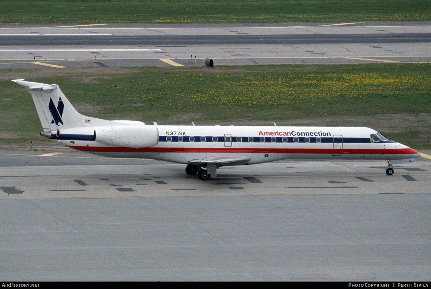 Aircraft Photo of N371SK | Embraer ERJ-140LR (EMB-135KL) | American Connection | AirHistory.net #156952